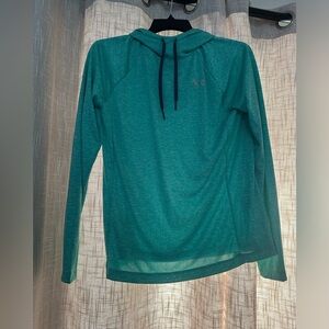 Women’s under armour heatgear shirt